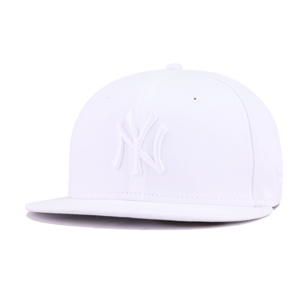 The "Triple White" fitted